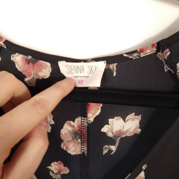 Sienna Sky Floral Black and Pink Cut Out Blouse XS - Picture 5 of 6